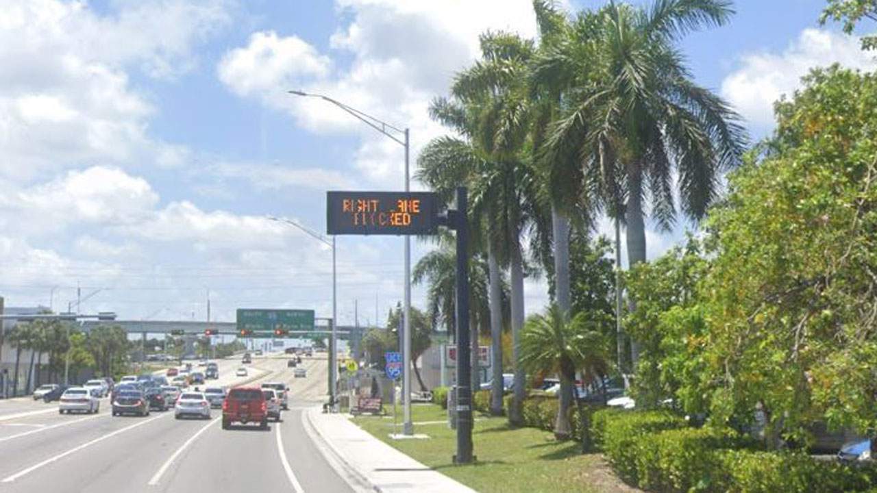 Dania Beach Man Dies After Crashing Into Tree In Fort Lauderdale Police Say