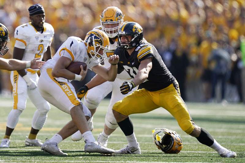 Self-made LB Jack Campbell reaches new heights with Hawkeyes