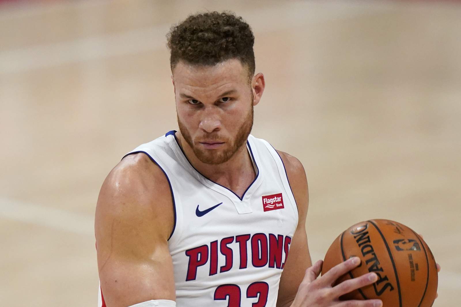 AP source: Blake Griffin agrees to deal with Nets