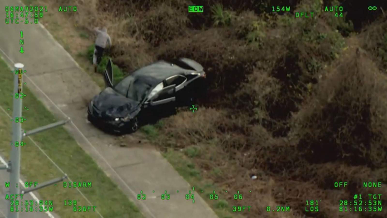 Suspects open fire on deputies before car rolls over during Central Florida police chase