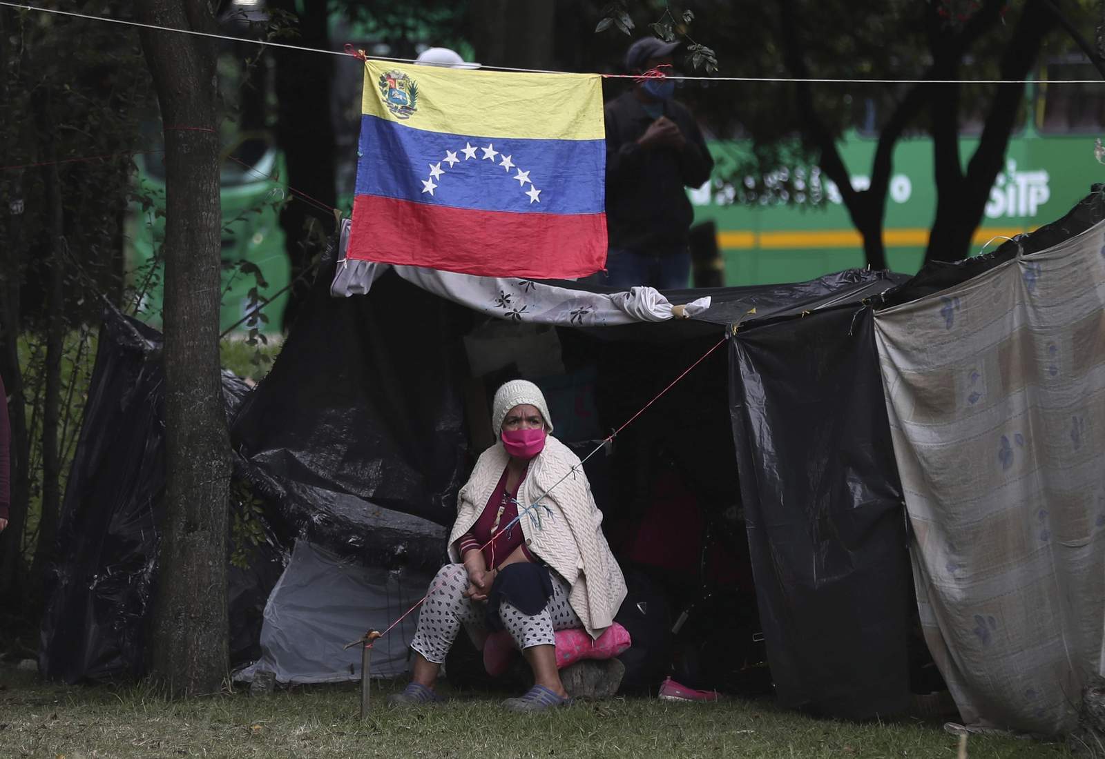 Stranded Venezuelans build camp in Colombia amid pandemic