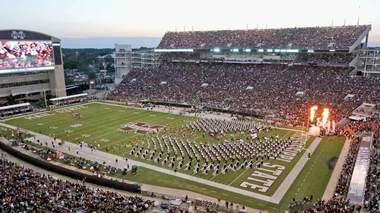 10 Great College Football Stadiums