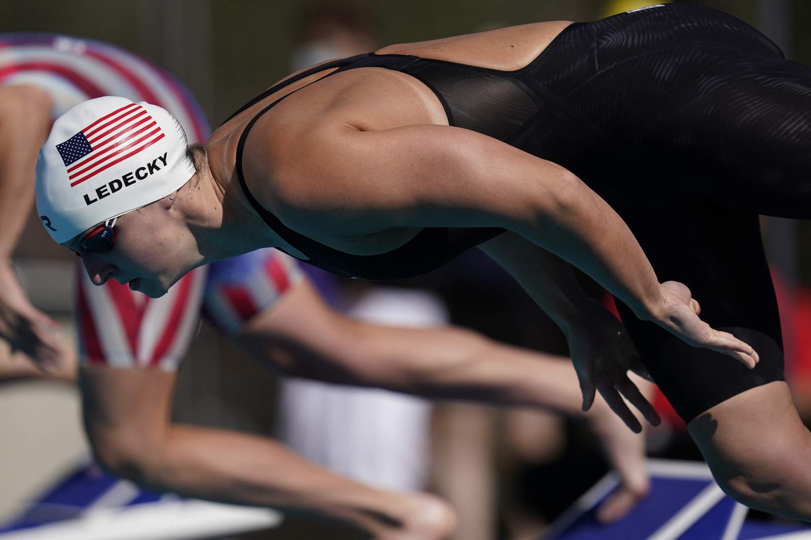 Katie Ledecky wins 200 free with world's fastest time