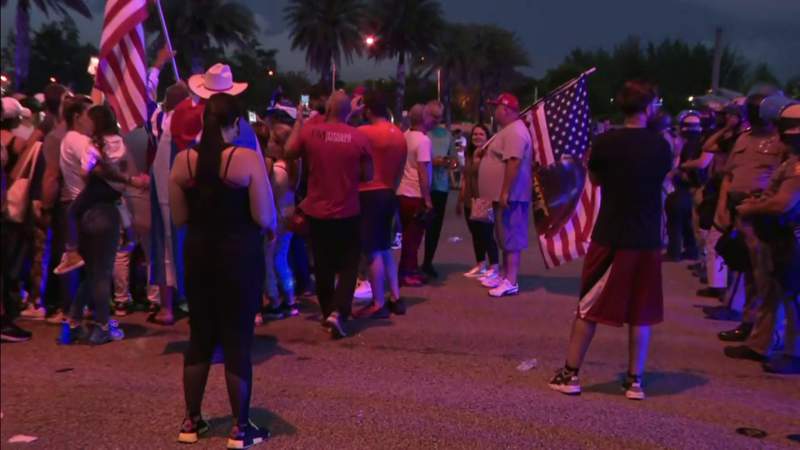 FHP troopers clear SOS Cuba protests in Palmetto Expressway, Okeechobee Road