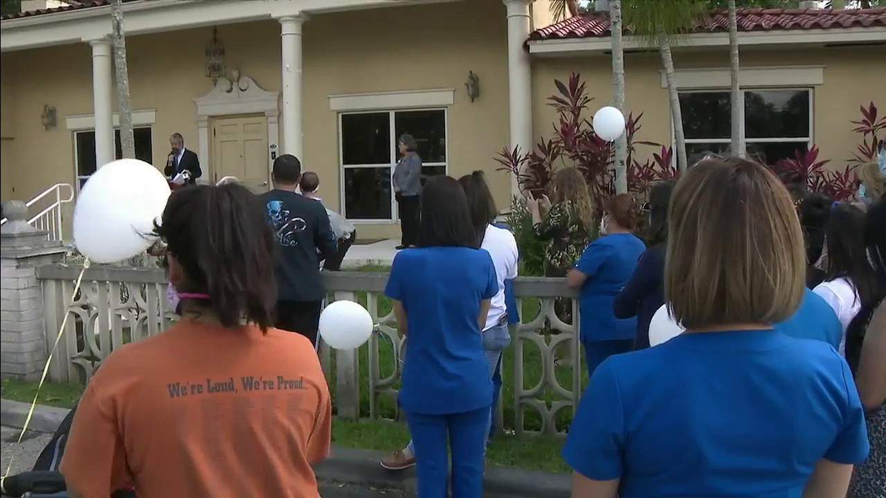 Los empleados del Centro de Terapia My Kid asistieron al memorial del Círculo de Amistad de Miami el viernes.
