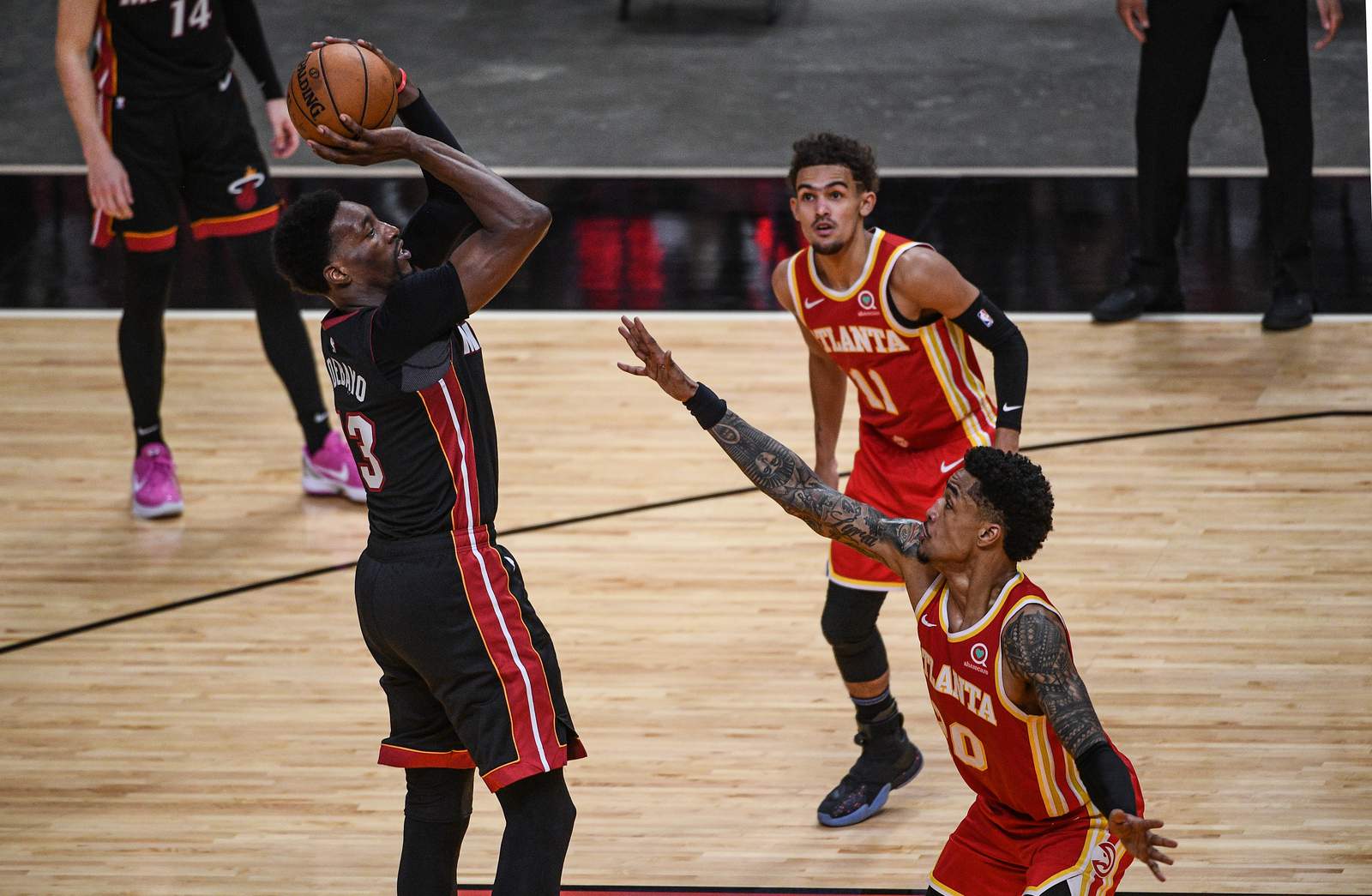 Heat top Hawks for 6th straight win, get back to .500
