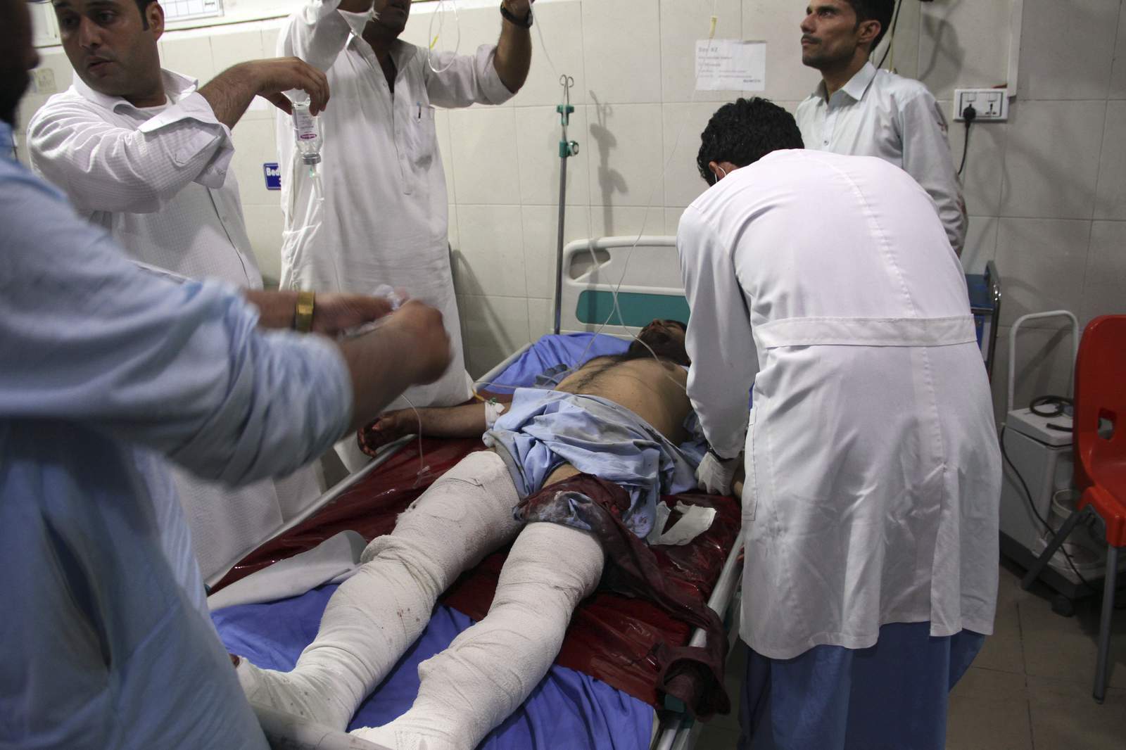 Islamic State gunmen, suicide bomber attack Afghan prison