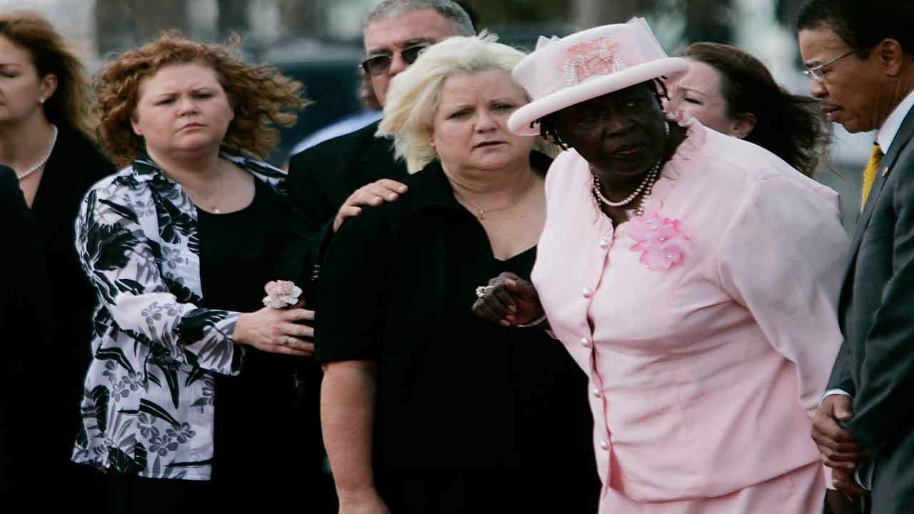 Burying Anna Nicole Smith In Bahamas Finally