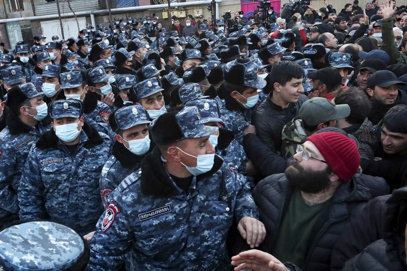 Opposition in Armenia maintains blockade of parliament