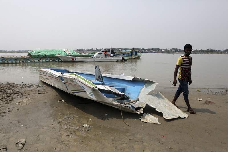 26 mueren al volcarse una lancha rápida en el río Bangladesh