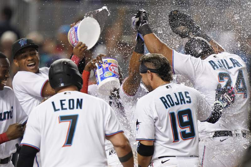 Aguilar’s 3-run HR in 9th sends Marlins past Dodgers 9-6