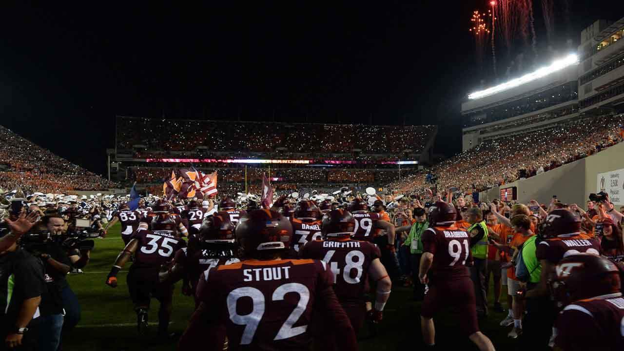 10 Great College Football Traditions