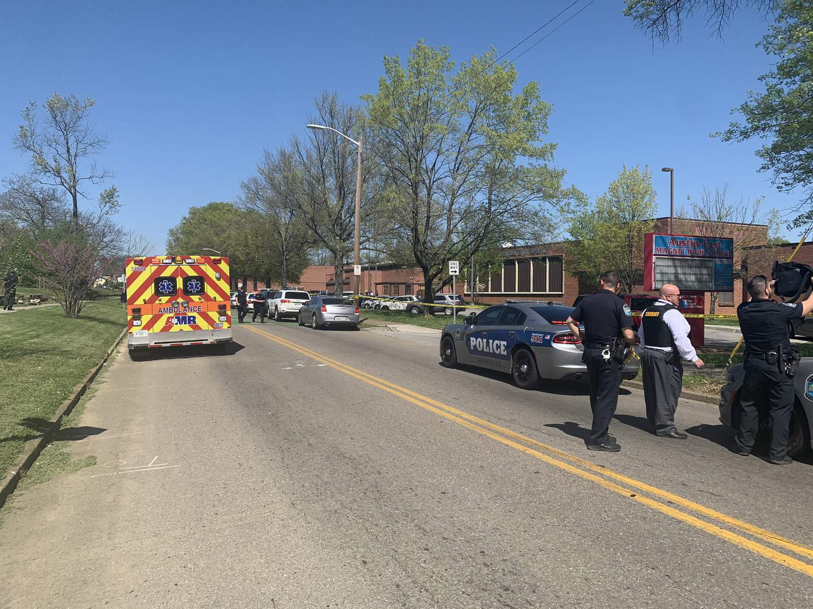 Tennessee: Tiroteo en escuela deja 1 muerto; policía herido