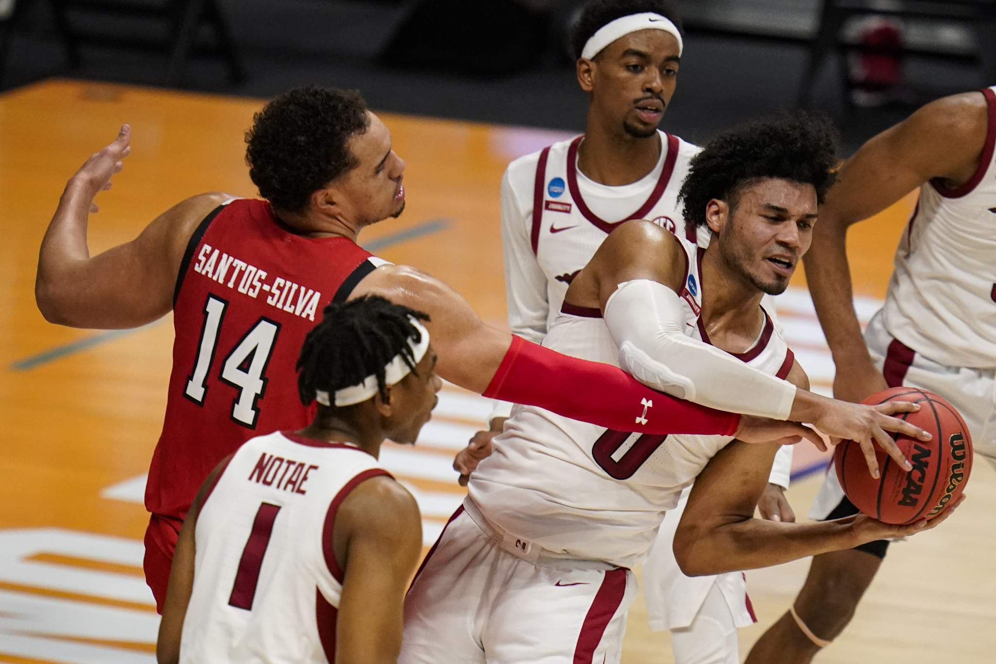 Smith, Arkansas hold off Texas Tech 68-66 in NCAA 2nd round