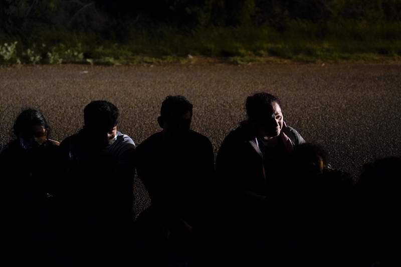 EEUU relaja restricciones de asilo en la frontera