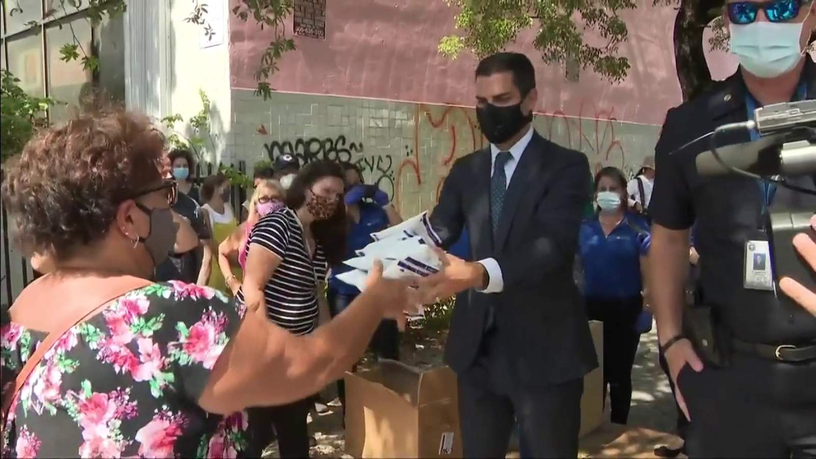 Miami mayor distributes free face masks in Allapattah
