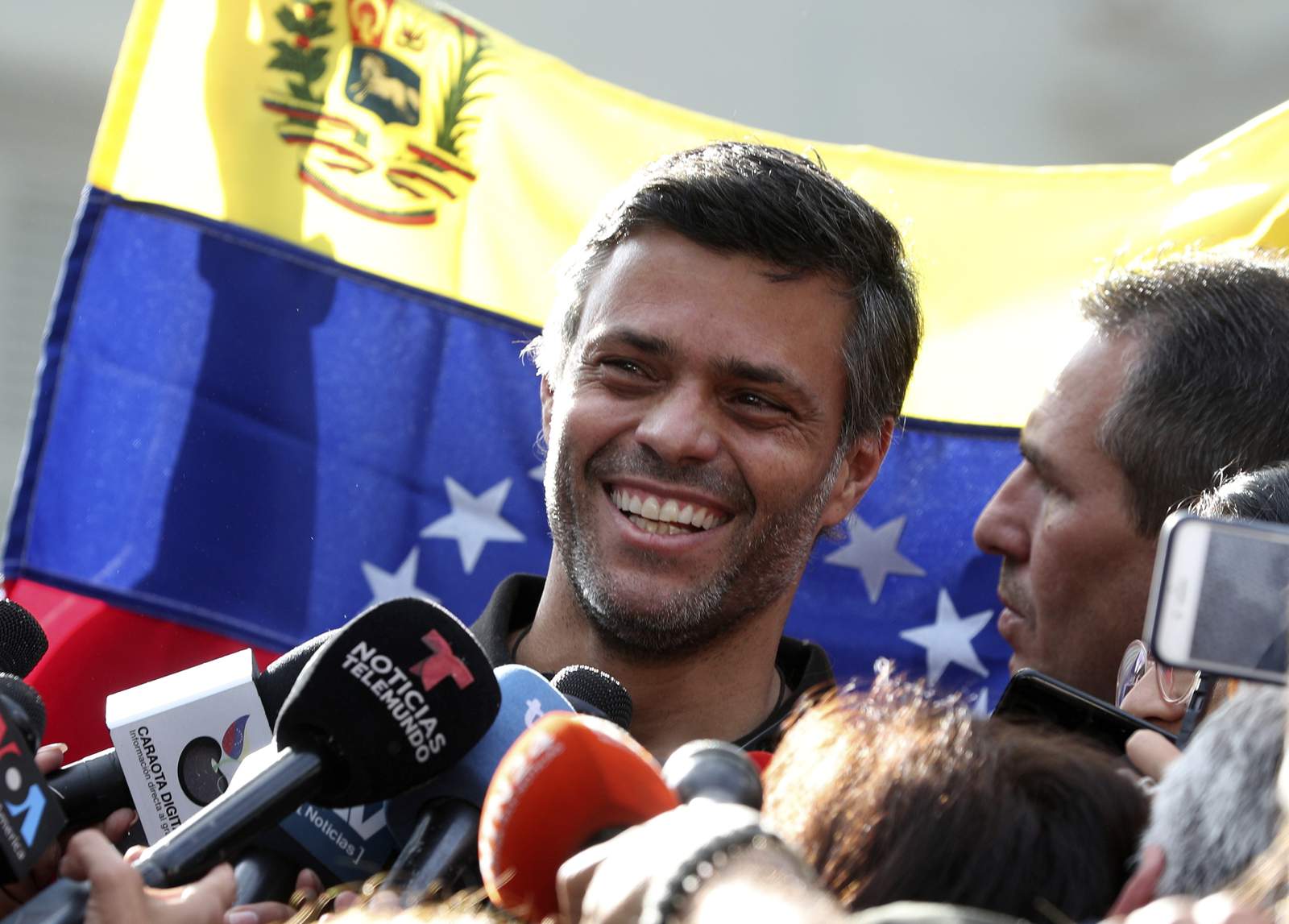 Oposición venezolana recibe nuevo golpe con fuga de López