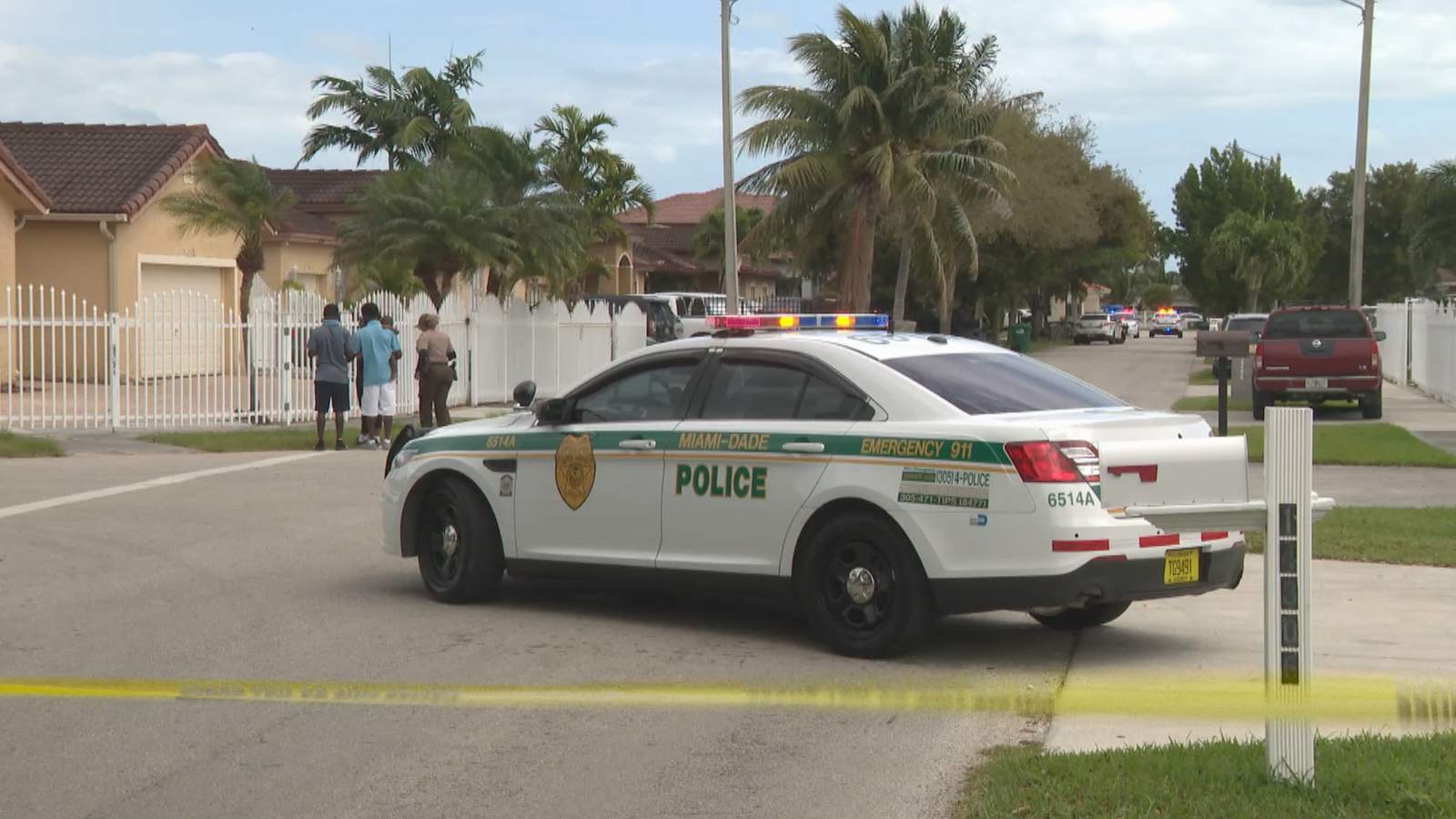 Policía busca a hombre armado tras tiroteo en el suroeste de Miami-Dade