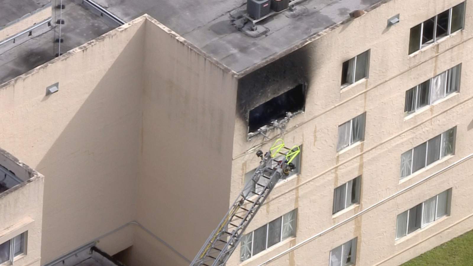 Fire erupts inside fourth-floor apartment unit in Naranja