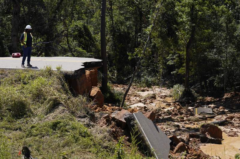 Ida collapses Mississippi road; kills 2, injures at least 10