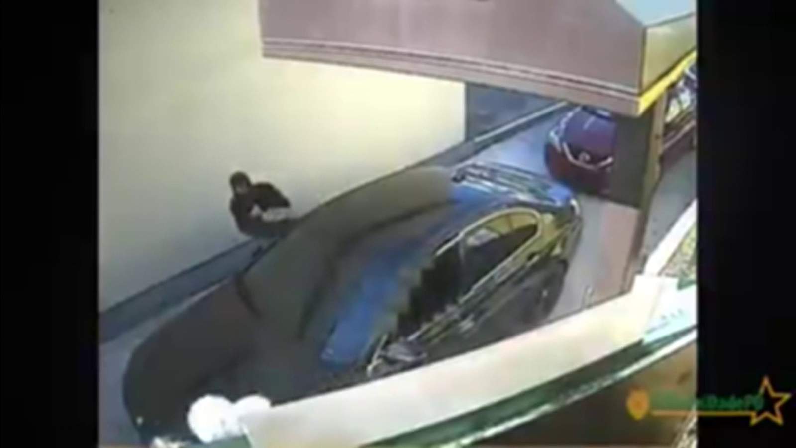 WATCH: Brazen thieves ambush car in Pollo Tropical drive-thru