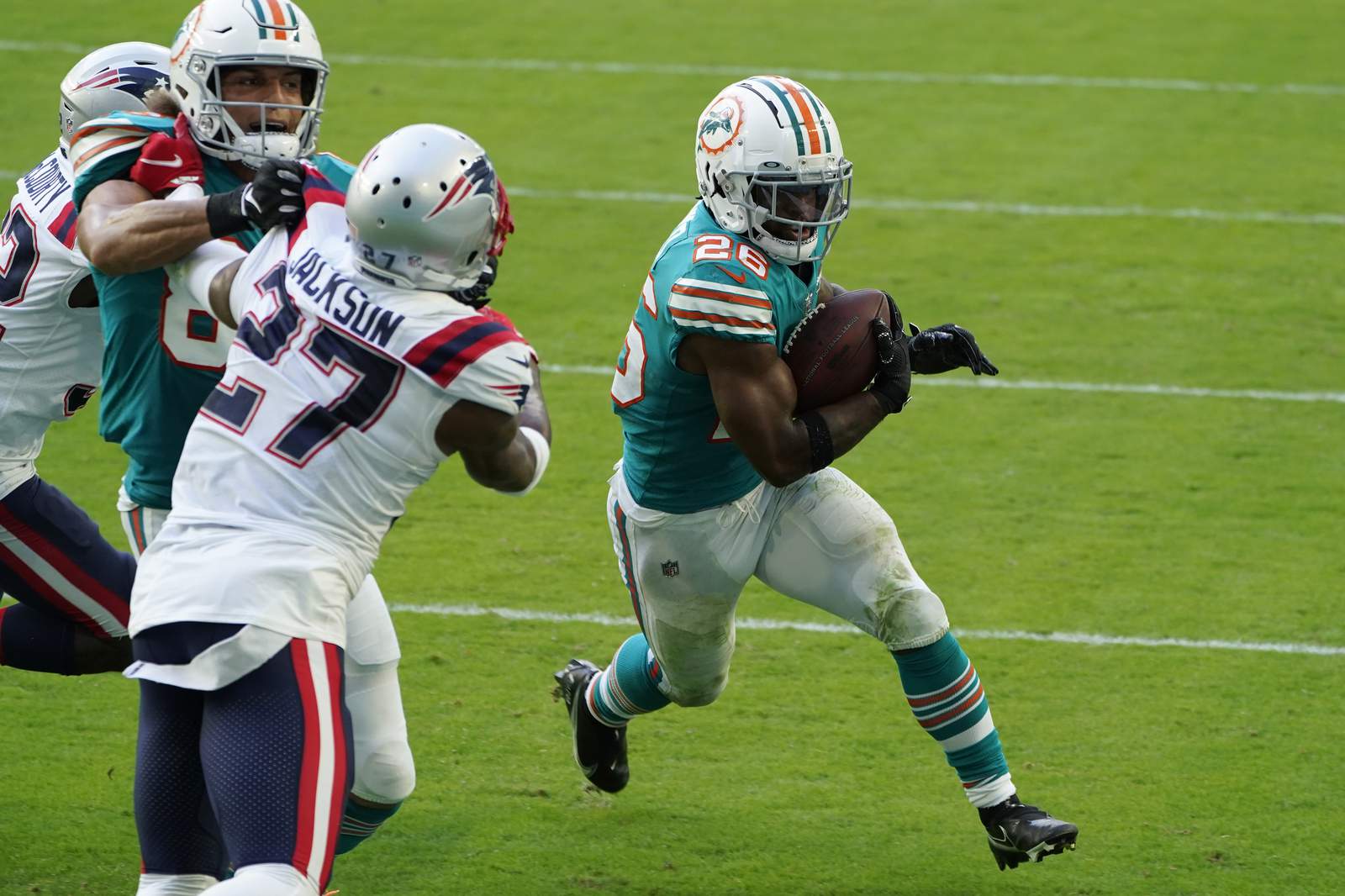 Dolphins eliminate Patriots from playoff race with 22-12 win