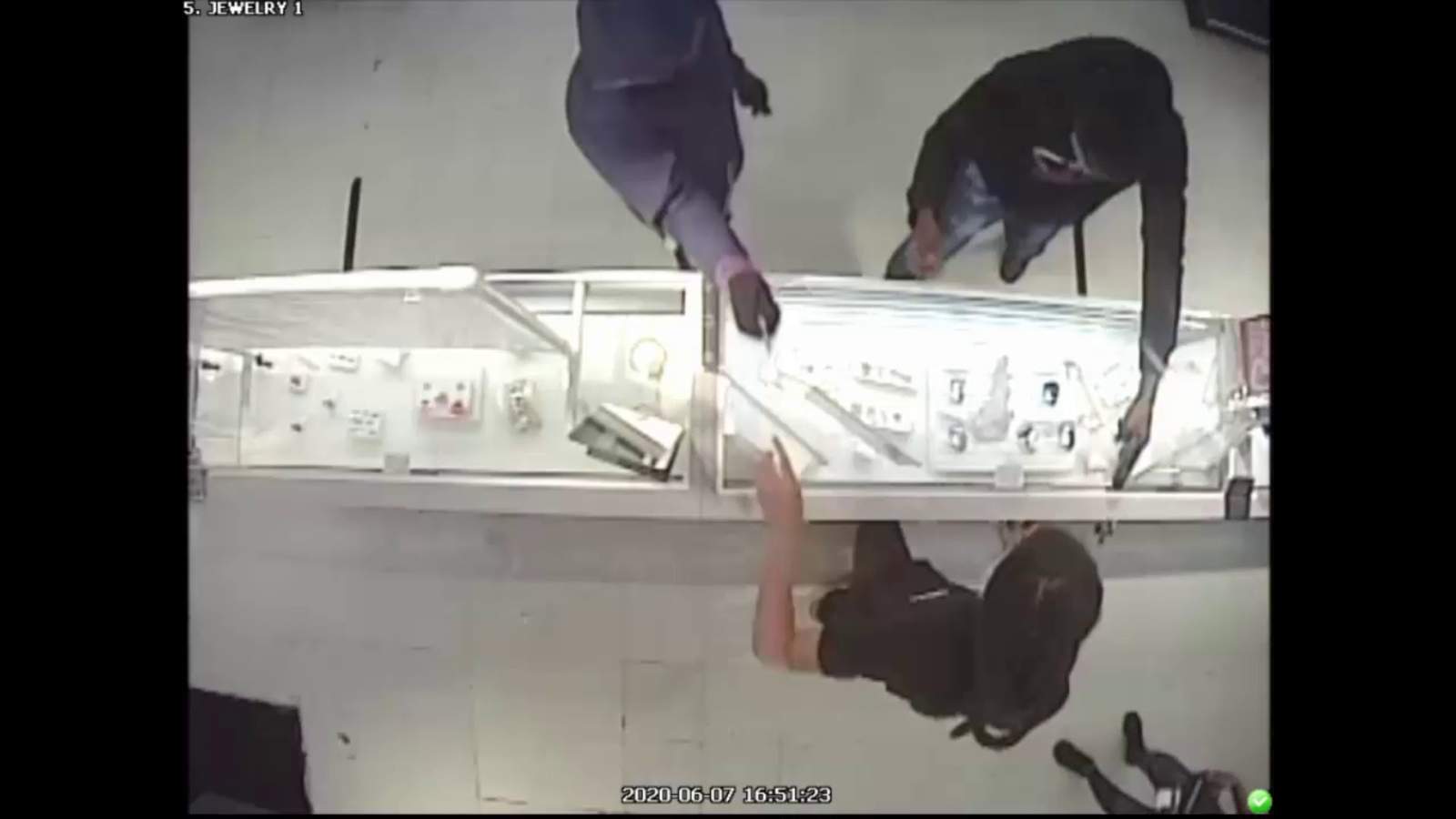 Armed Robbers Hold Up Pawn Shop Employees In Lauderdale Lakes