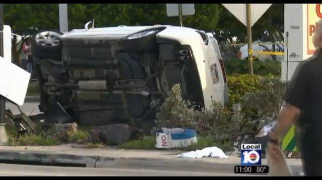 6 Hurt In Car Crash Outside Cvs Pharmacy 4 In Critical Condition