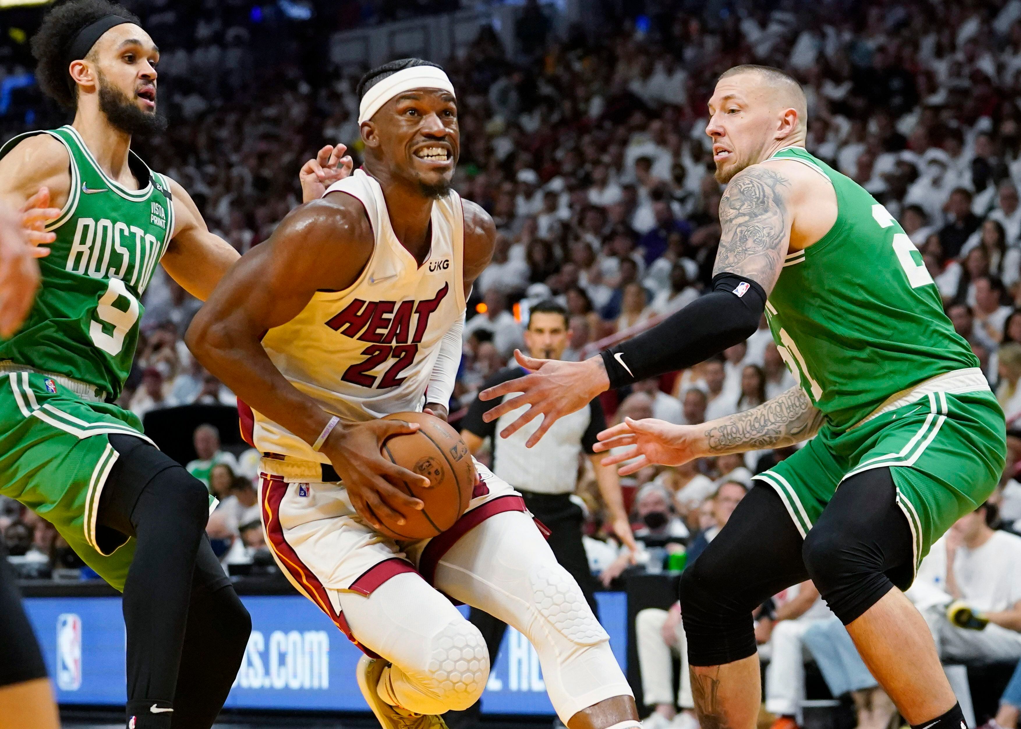 LeBron James posts 41 points vs. Celtics in pursuit of Kareem