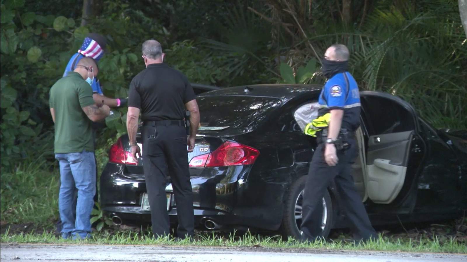 Police: Officers arrest 2 suspects after Key Biscayne carjacking, Crandon Park-area crash