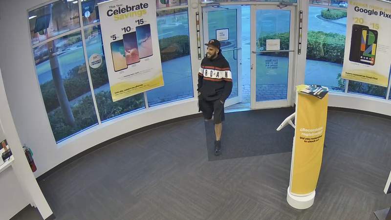 Man In Miami Heat Hat Snatches Iphone From Sprint Store