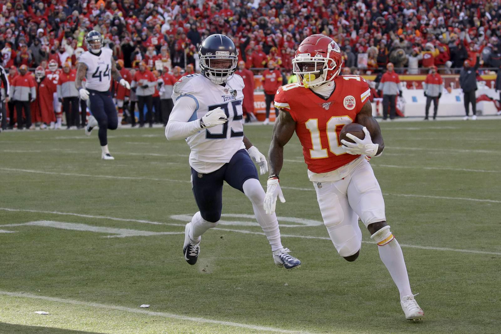 Kansas City Chiefs advance to first Super Bowl in 50 years, beating Tennessee Titans 35-24 in AFC title game