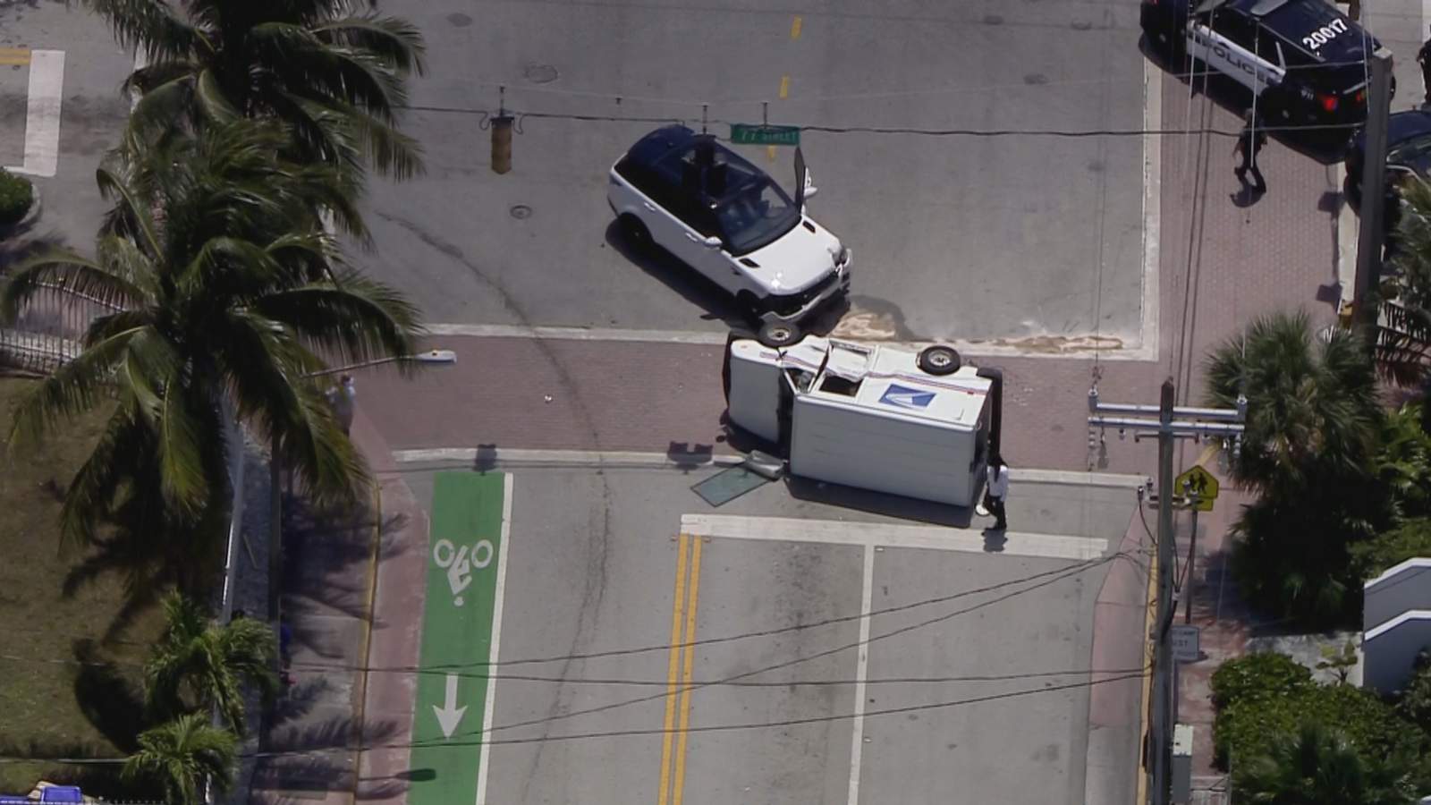 2 injured after USPS truck, Range Rover collide in Miami Beach