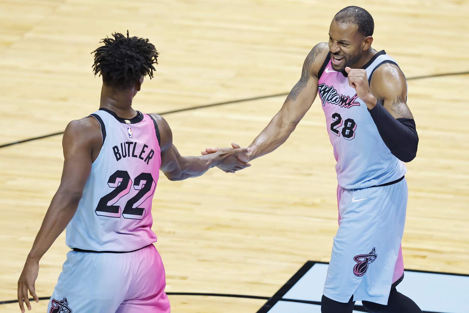 Butler leads Heat to 4th straight win, 116-108 over Raptors