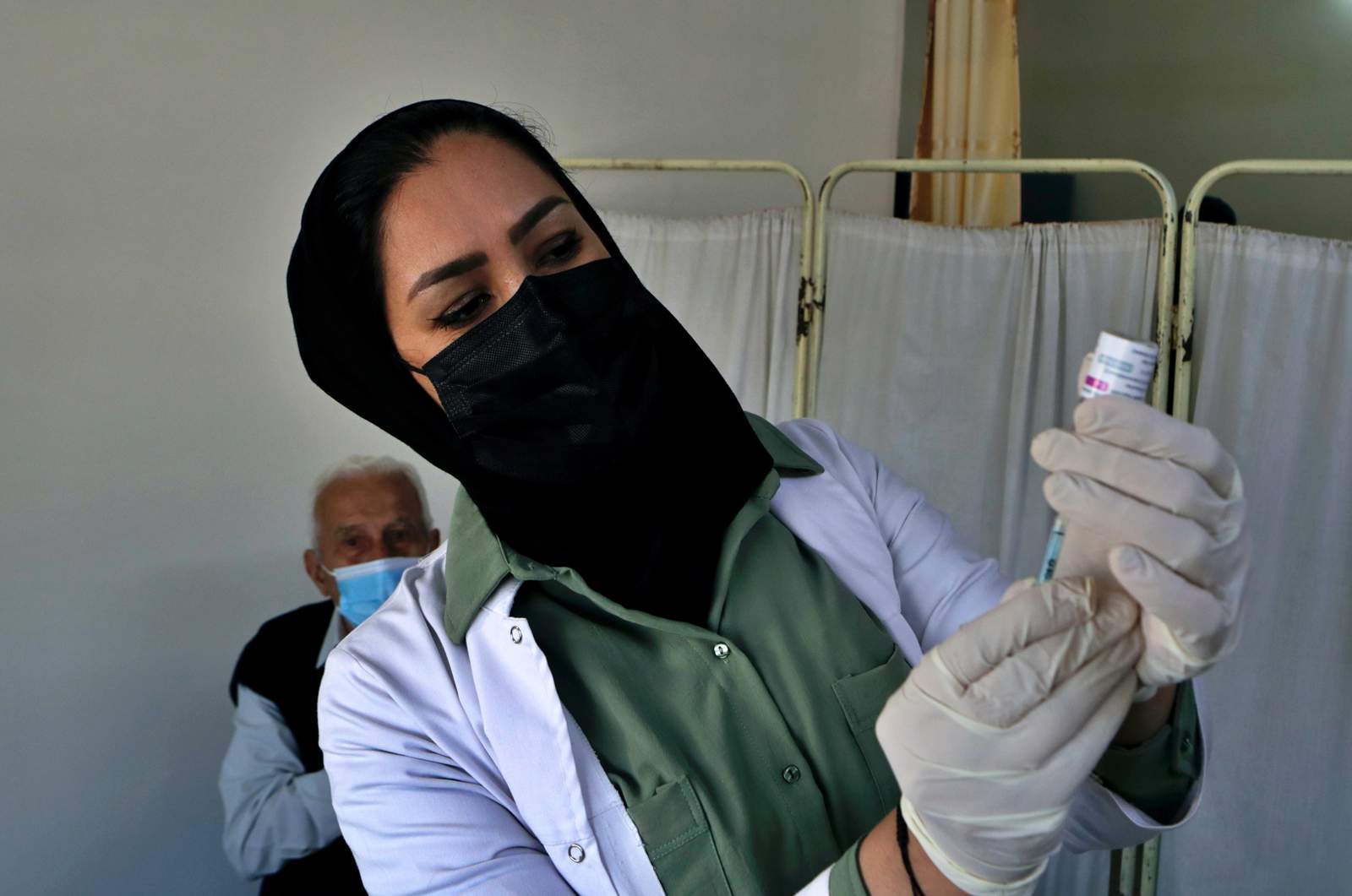 Irak culpa al público por un nuevo récord de virus e insta