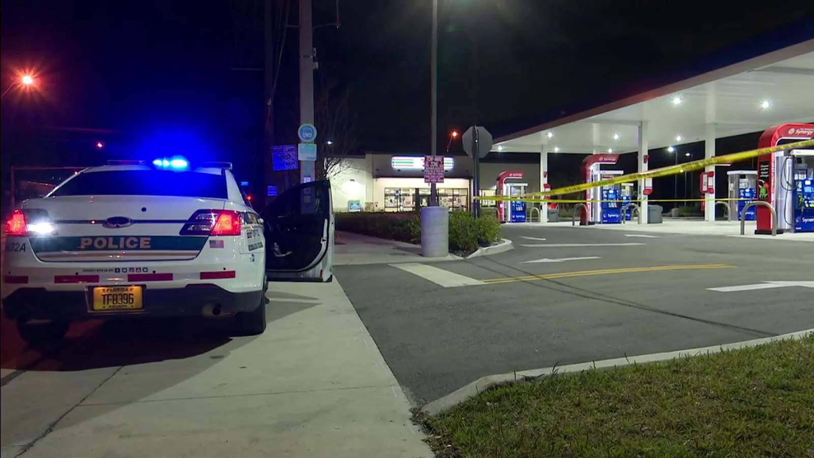 Police investigating as truck reportedly pulls into 7-Eleven parking lot with 3 people shot inside
