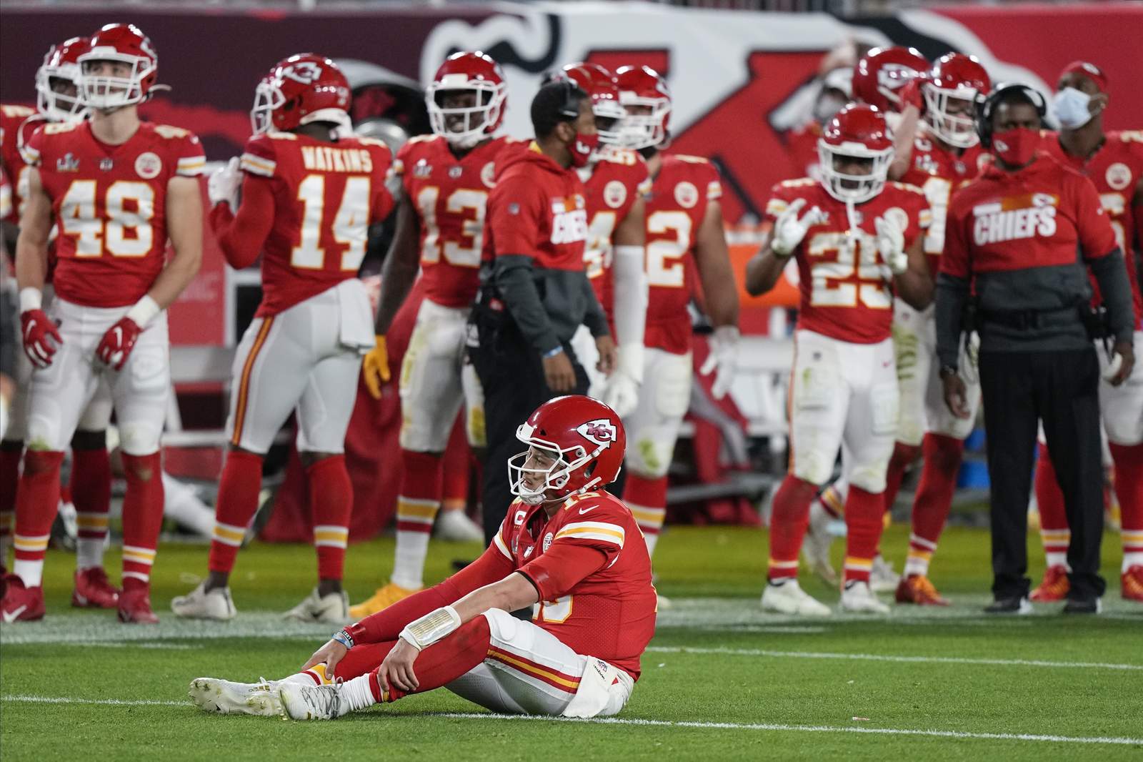 AP source: Chiefs' Mahomes to have surgery on toe injury