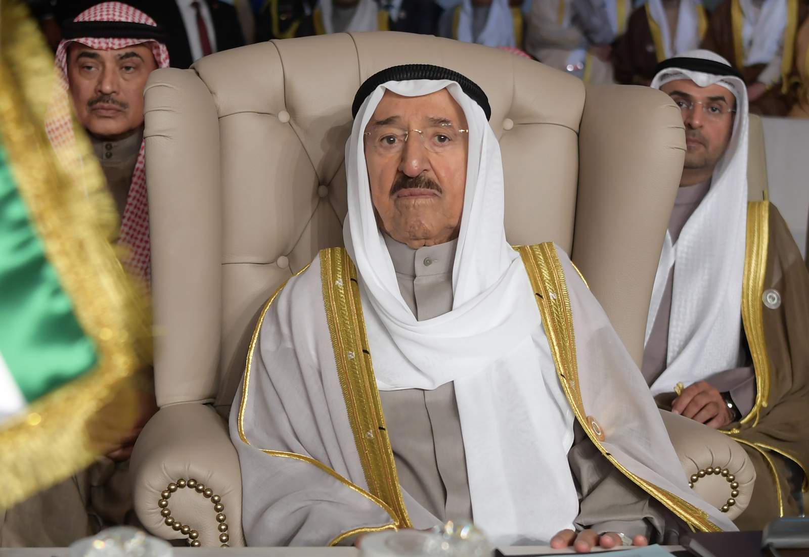 Trump gives award to Kuwait's ruling emir
