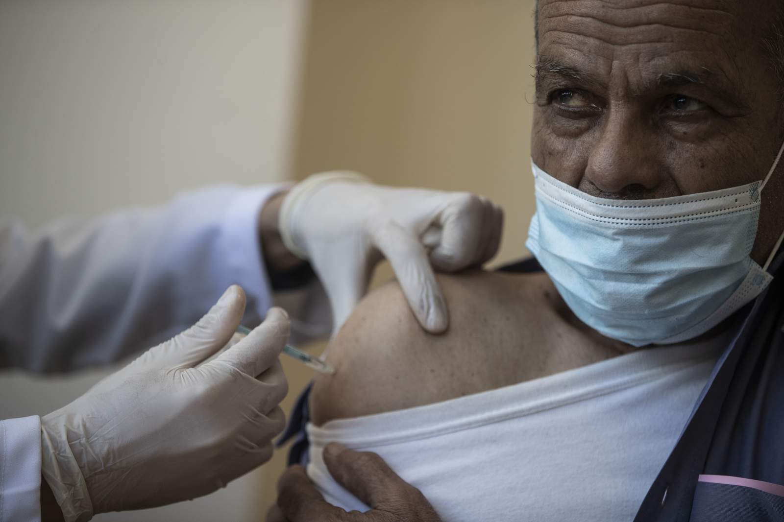 Palestinians get 60,000 vaccine doses through WHO program