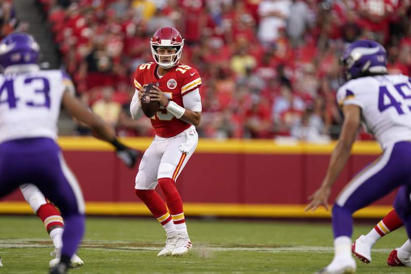 Mahomes sharp as Chiefs roll to 28-25 victory over Vikings