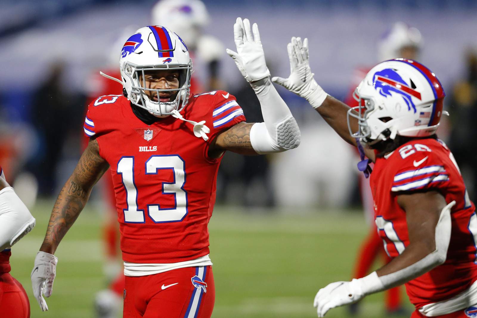 Bills improve to 10-3 with 26-15 win over sloppy Steelers