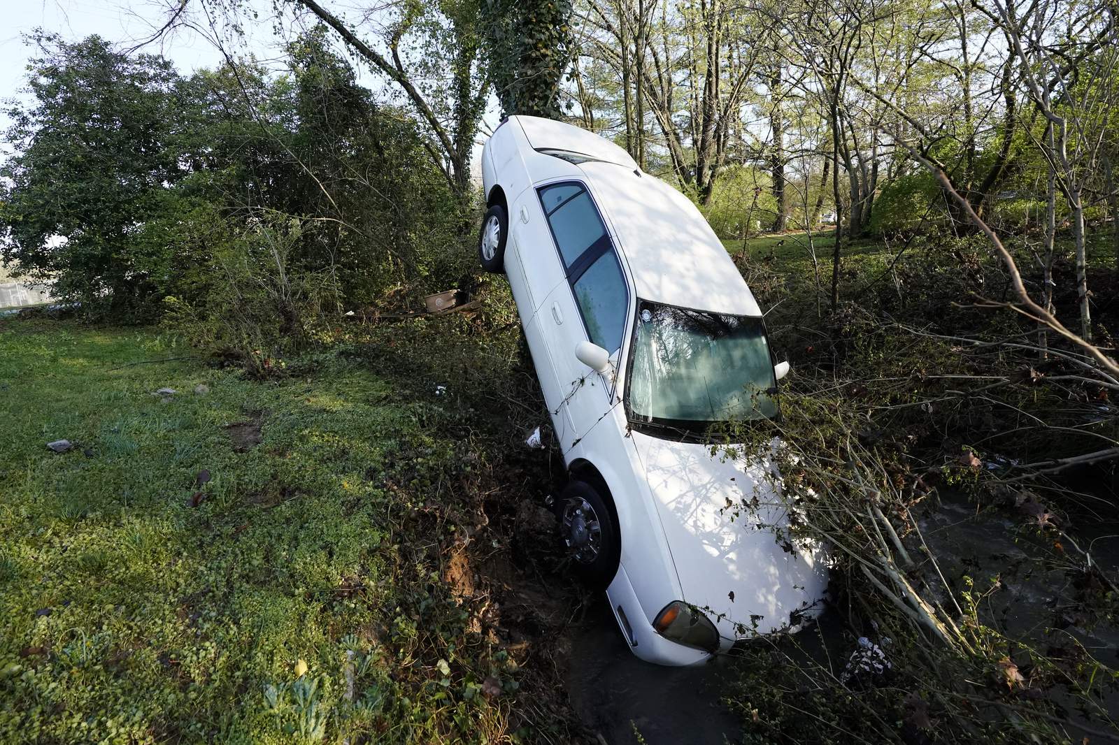 Record rains cause flash flooding in Tennessee; 4 dead