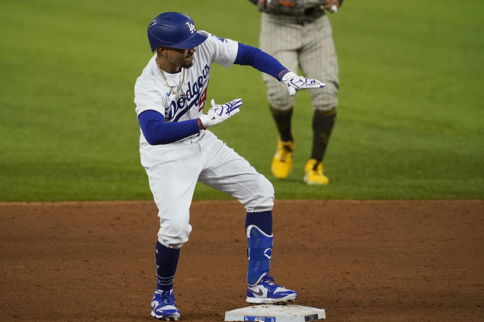 Walk in new park: Dodgers open NLDS with 5-1 win over Padres