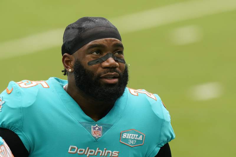 Dolphins’ Xavien Howard reports to camp despite unhappiness with contract