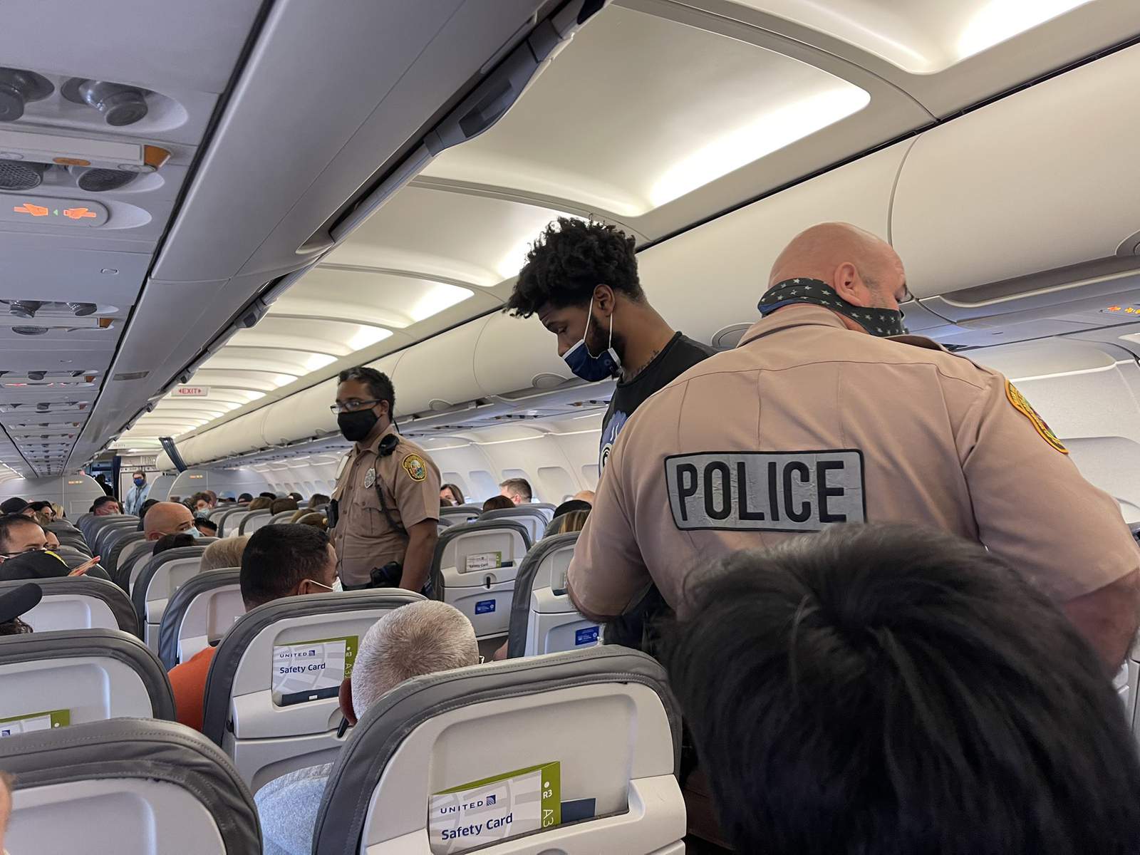 Former FSU football star says he was called racial slur on Miami flight, almost falsely arrested