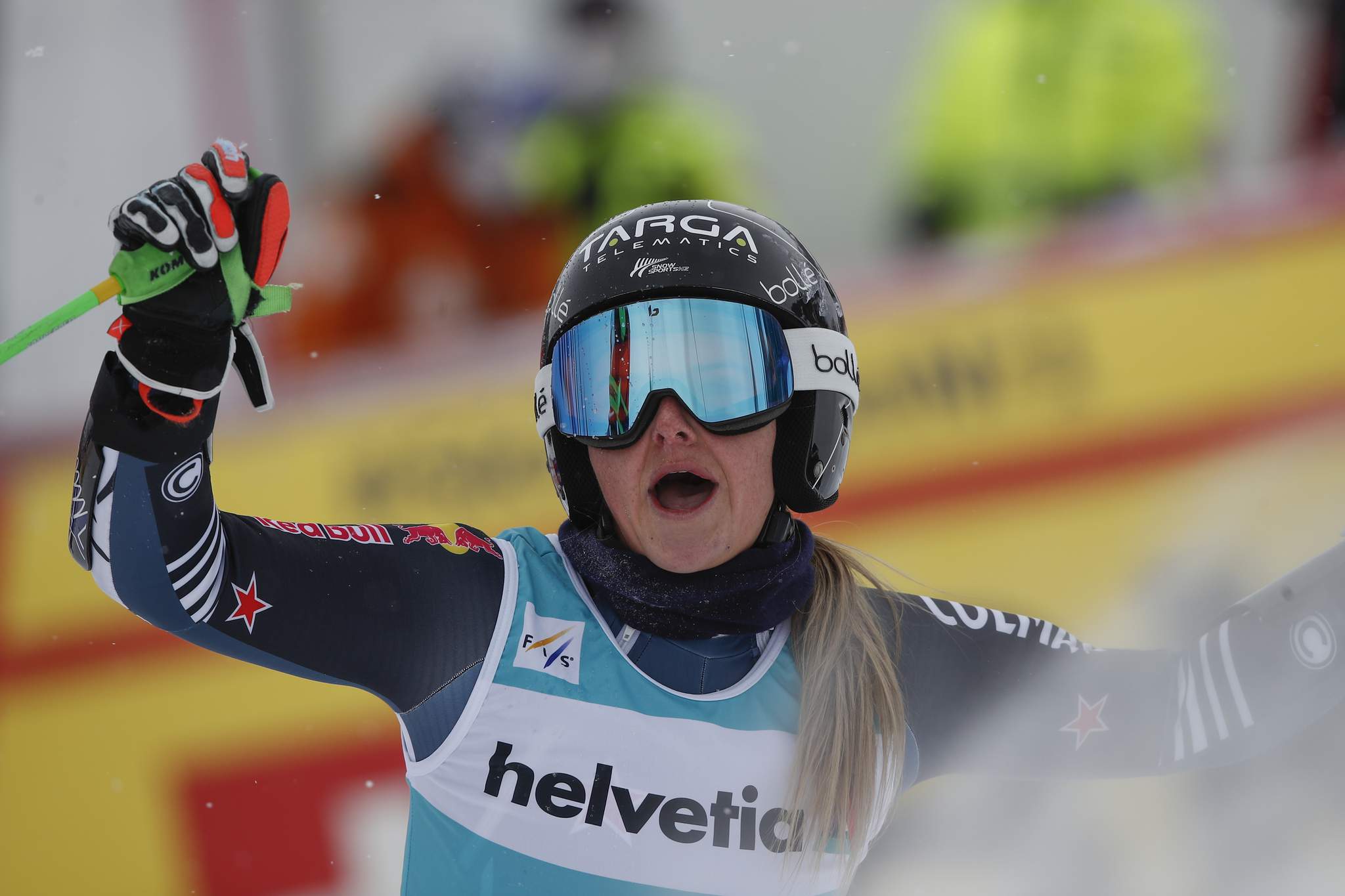 Robinson edges Shiffrin to win final World Cup giant slalom