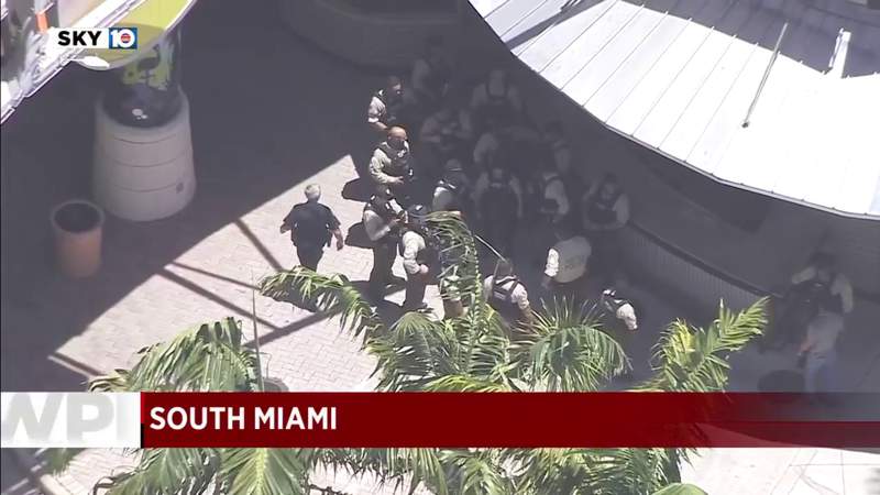 Scene clear after large police perimeter at Shops at Sunset Place in South Miami