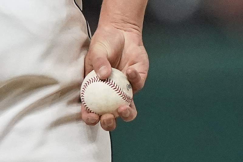 MLB threatens pitchers with 10-game bans for altering balls