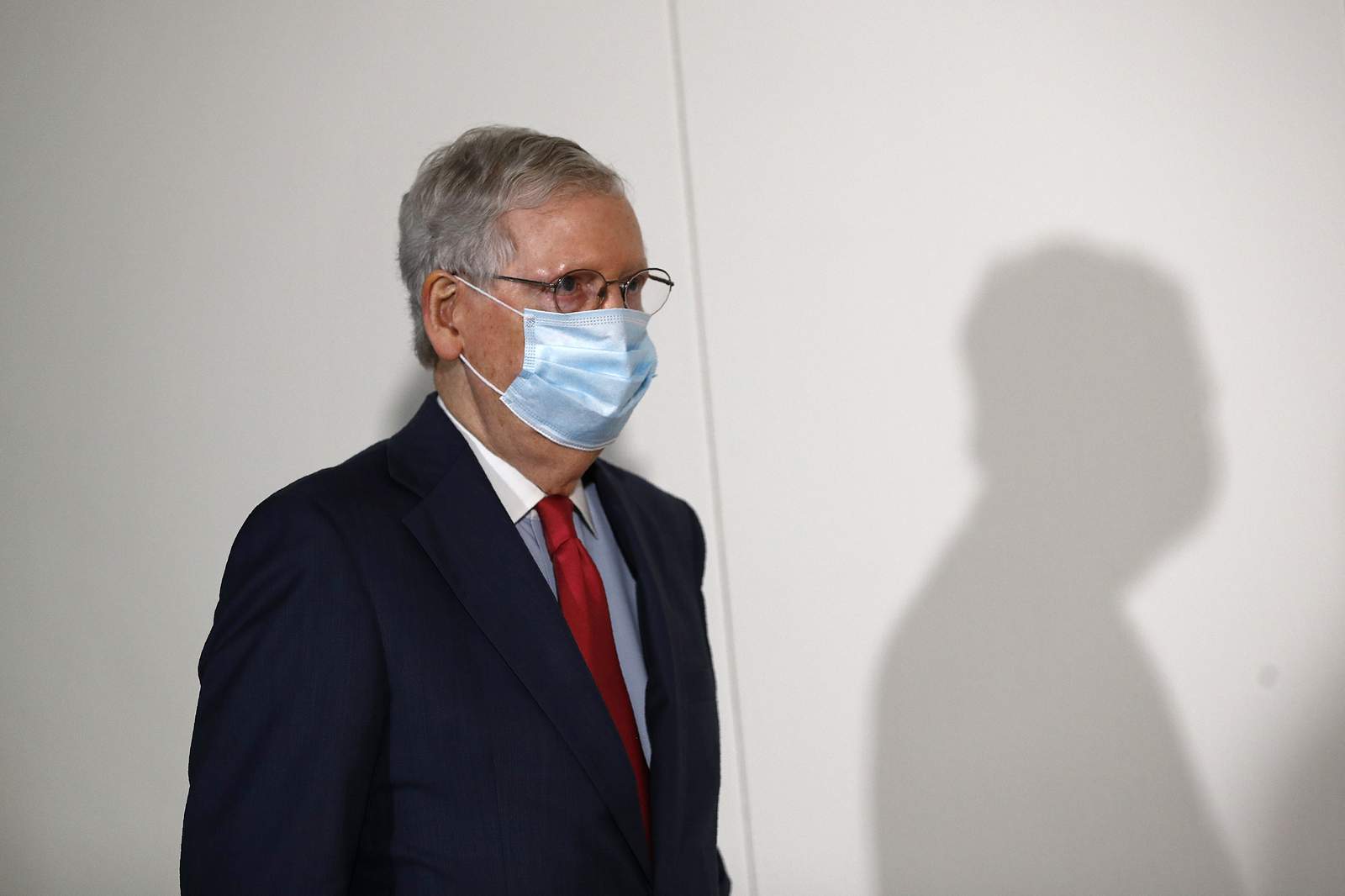 Trump, McConnell meet as Senate declines to debate virus aid