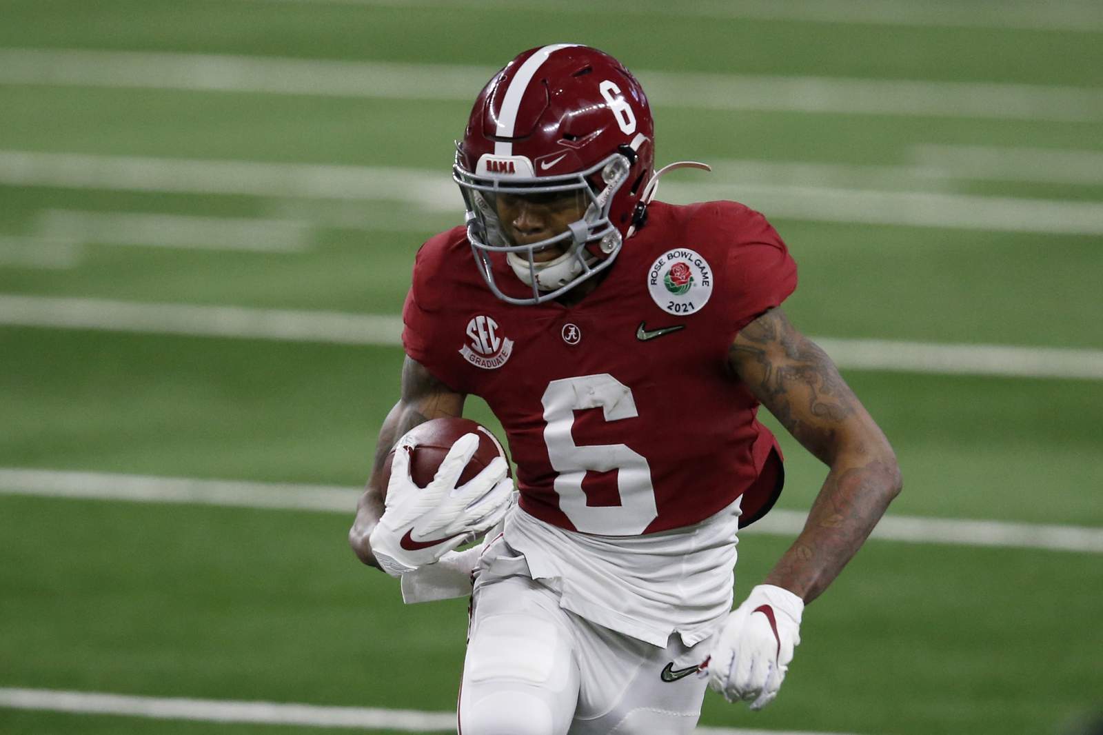 Alabama's Smith becomes 1st WR to win Heisman in 29 years